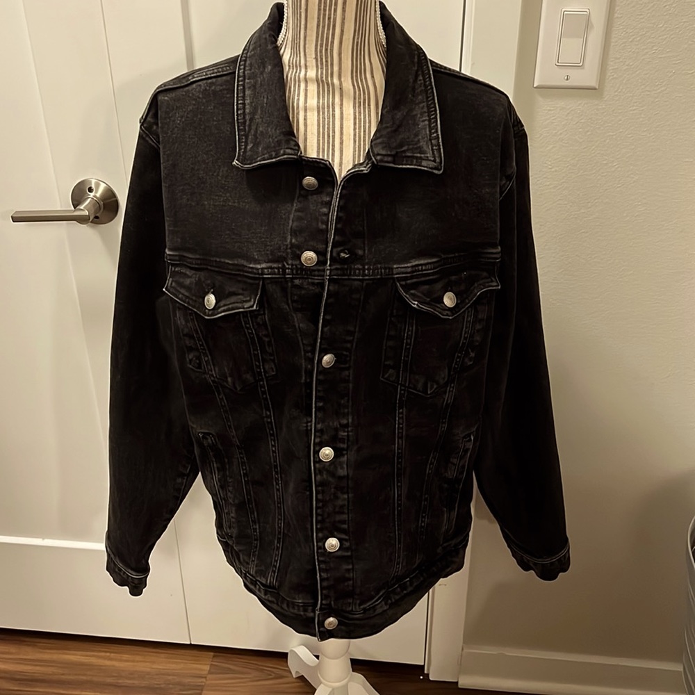 Nice men’s washed black jean jacket XXL slightly worn excellent condition